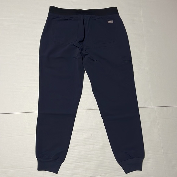 Figs Women's Scrub Set (Quiet Navy) - Picture 12 of 13